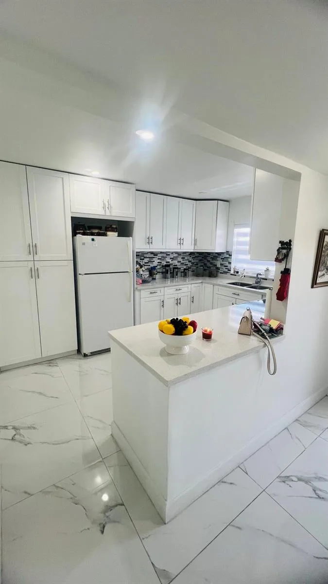 9330 S Sunrise Lakes Boulevard # 304, Sunrise, FL 33322