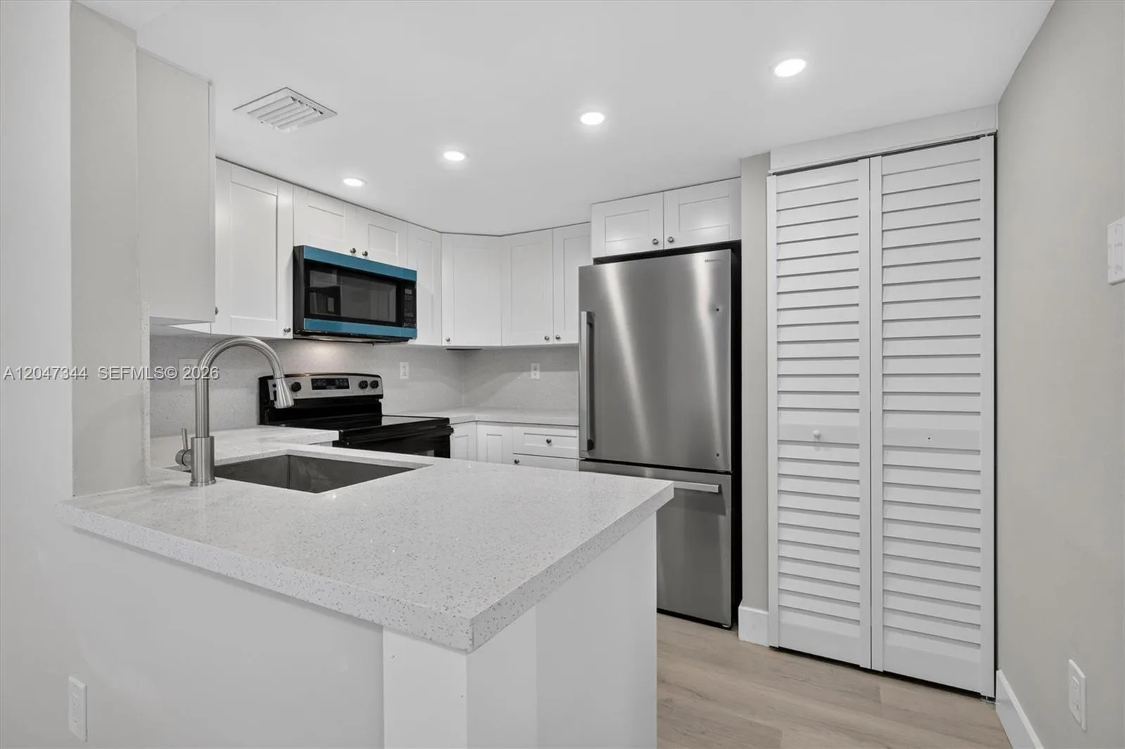 10080 NW 9th St Cir # 204, Miami, FL 33172