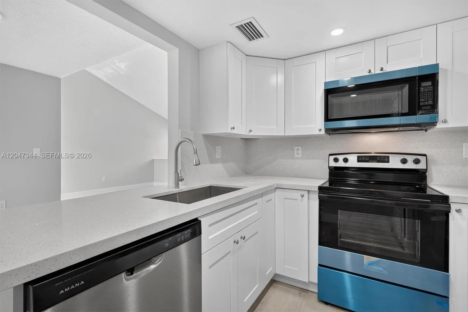 10080 NW 9th St Cir # 204, Miami, FL 33172 photo 2
