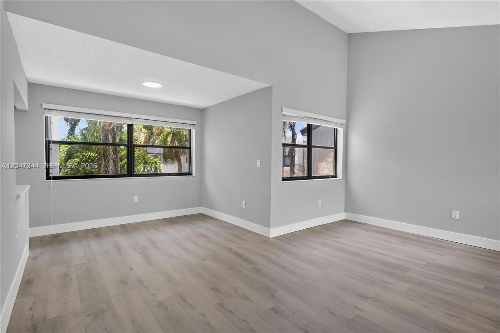 10080 NW 9th St Cir # 204, Miami, FL 33172 photo 3