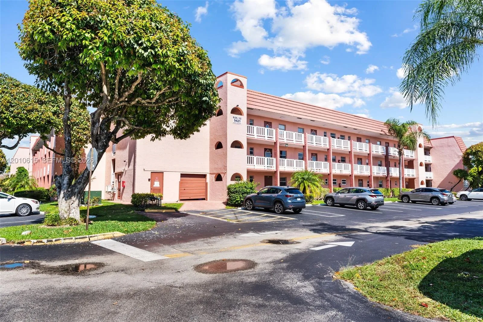 9421 Sunrise Lakes Blvd # 208, Sunrise, FL 33322