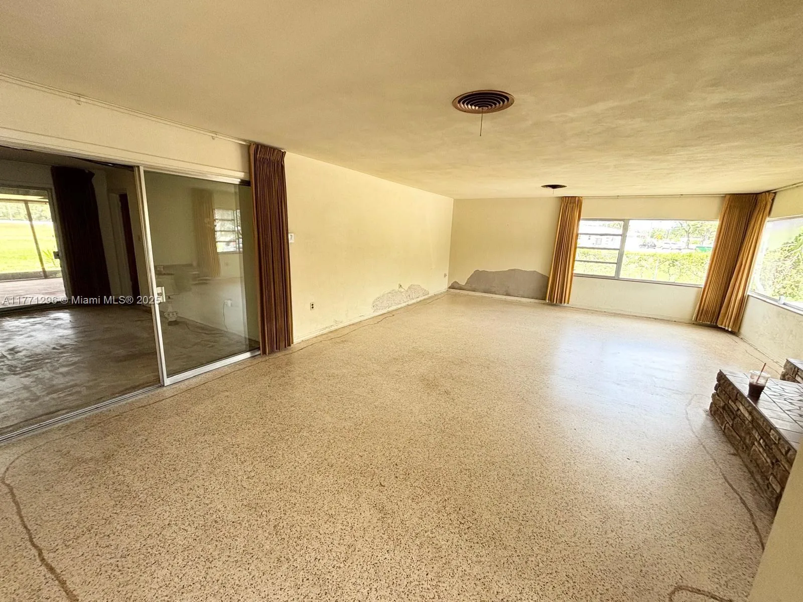 1198 N Country Club Dr, Crystal River, FL 34429 photo 3