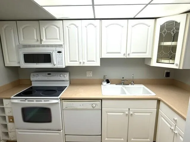 10040 Meridian Way N # 103, Palm Beach Gardens, FL 33410 photo 3