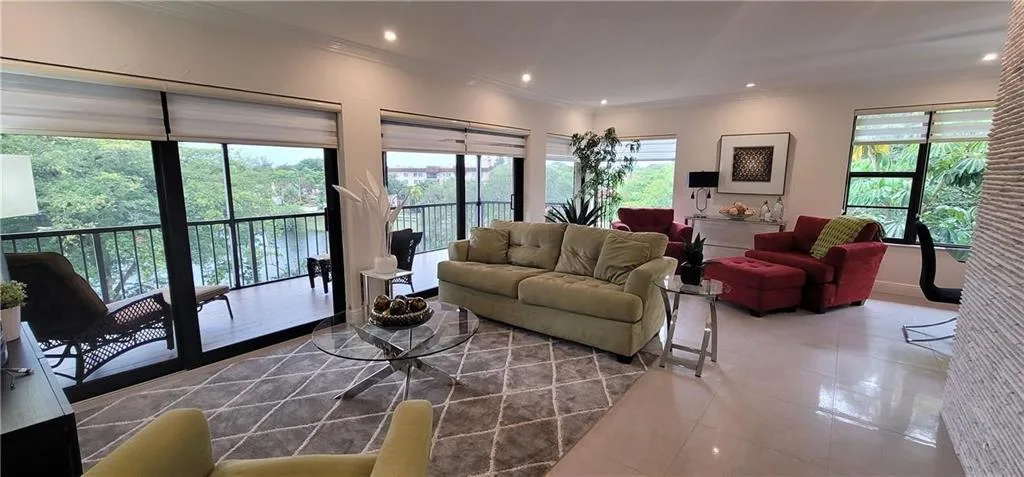 6010 S Falls Circle Drive # 423, Lauderhill, FL 33319