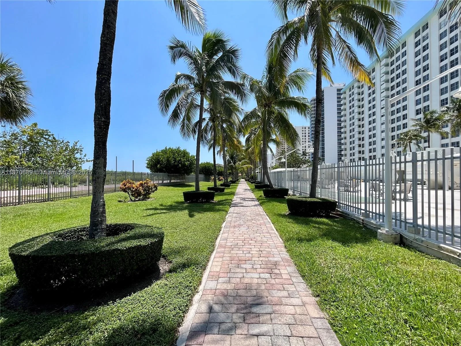 2899 Collins Ave # 1526, Miami Beach, FL 33140 photo 12
