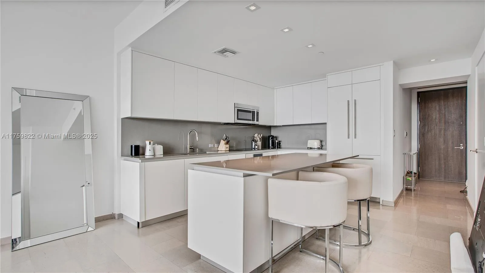 88 SW 7th St # 2208, Miami, FL 33130 photo 3