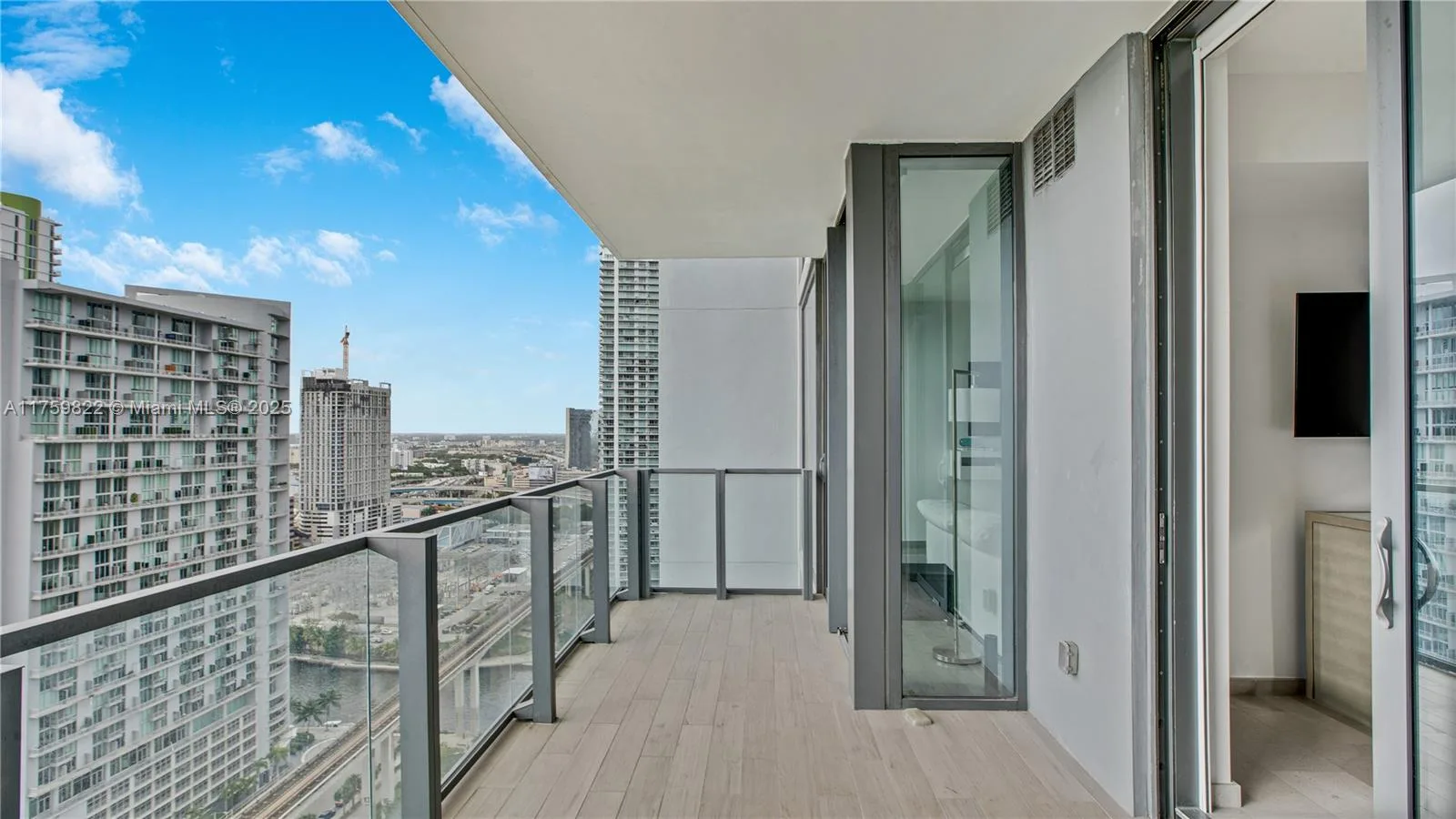 88 SW 7th St # 2208, Miami, FL 33130 photo 4