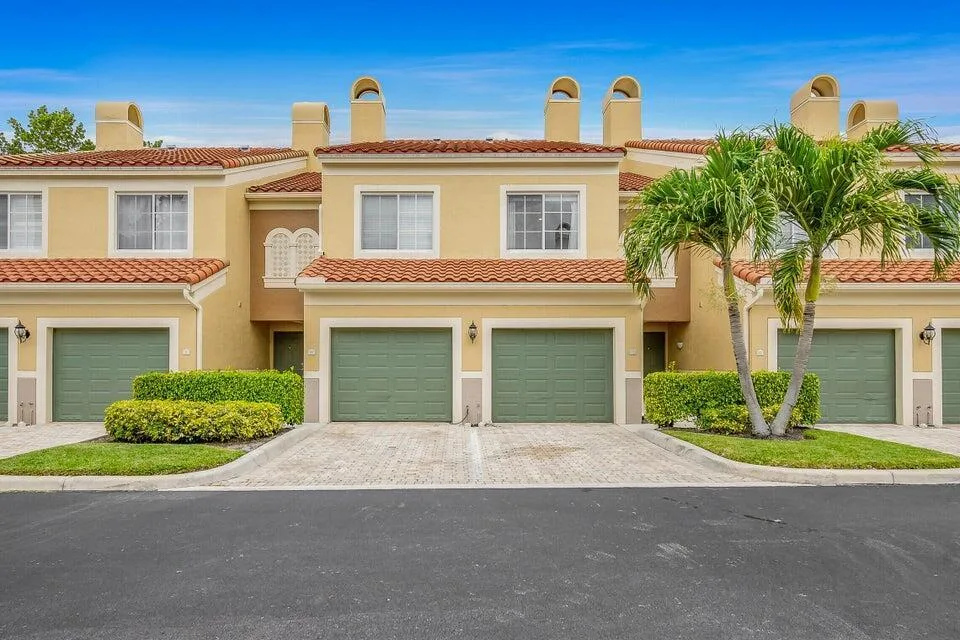 11785 St Andrews Place # 104, Wellington, FL 33414