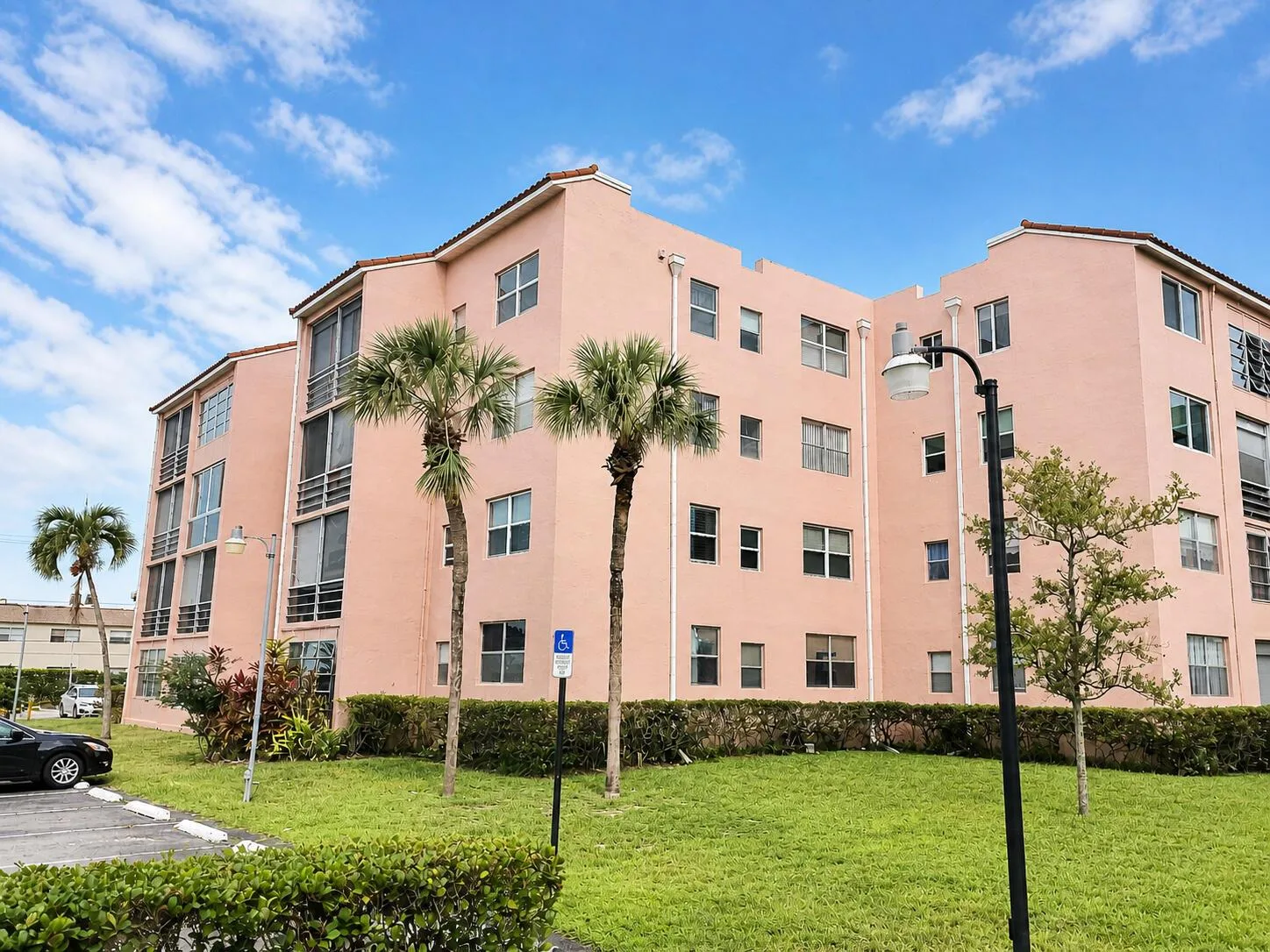 2841 Somerset Drive # 107, Lauderdale Lakes, FL 33311