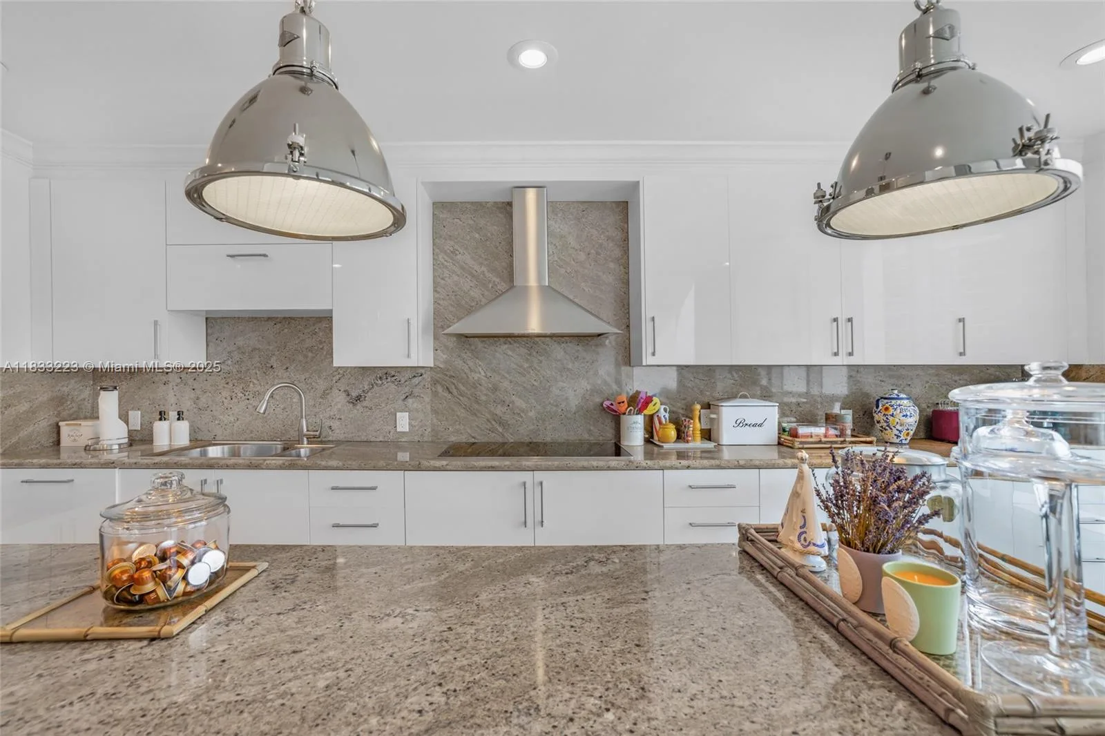 5959 Collins Ave # 1404, Miami Beach, FL 33140 photo 13