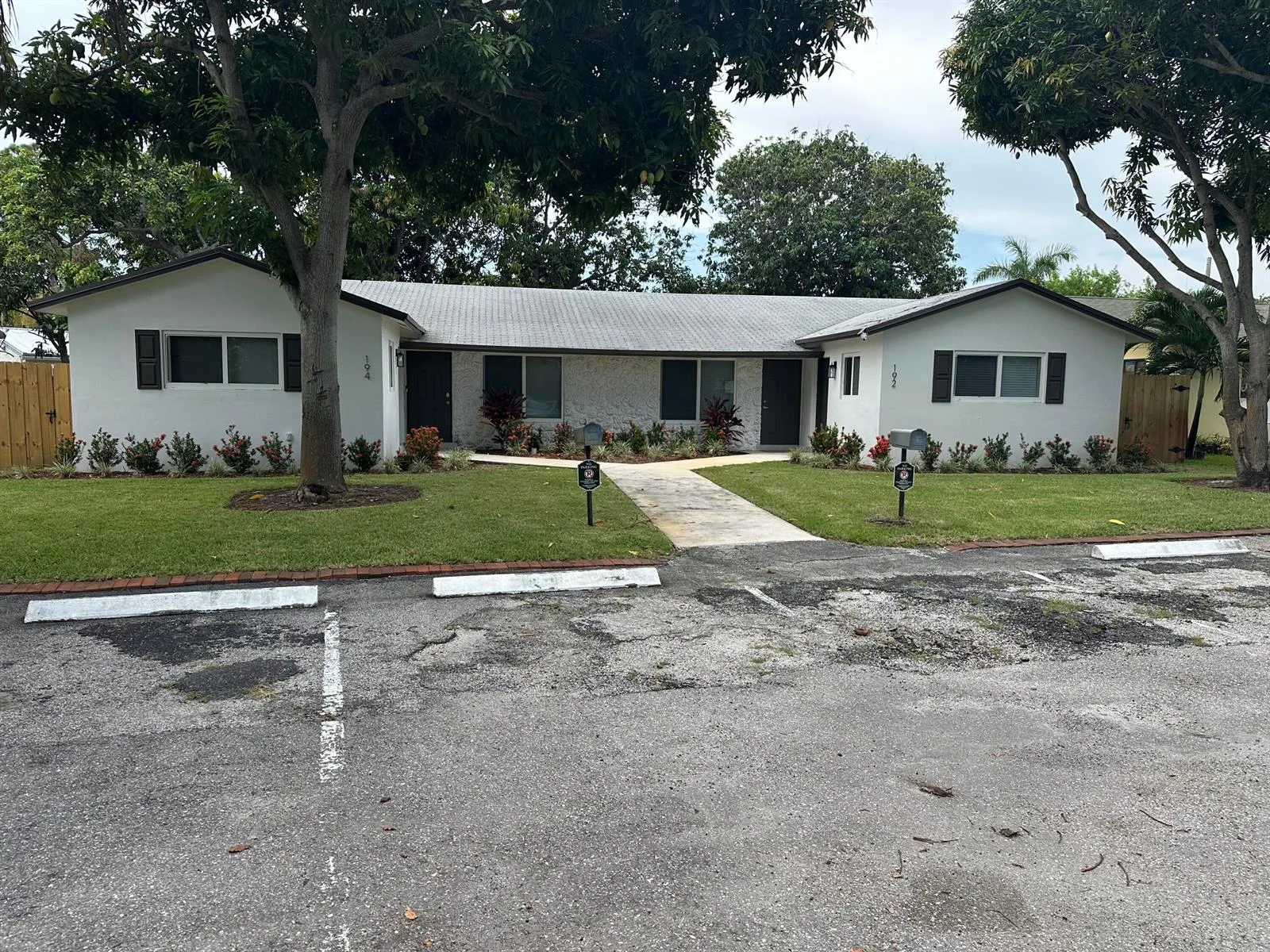 192 SE 27TH Court, Boynton Beach, FL 33435