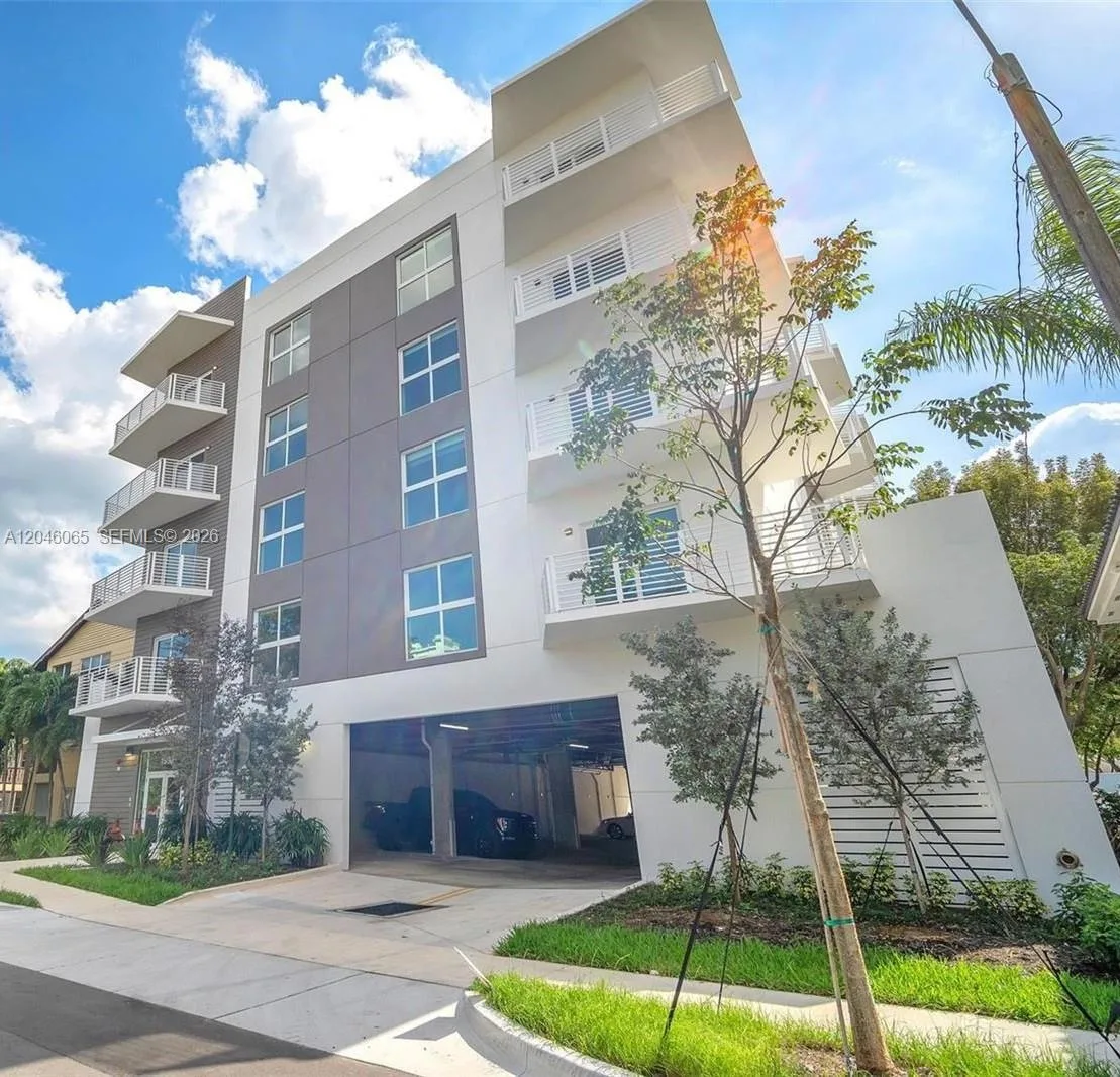 1938 Jackson St # 301, Hollywood, FL 33020