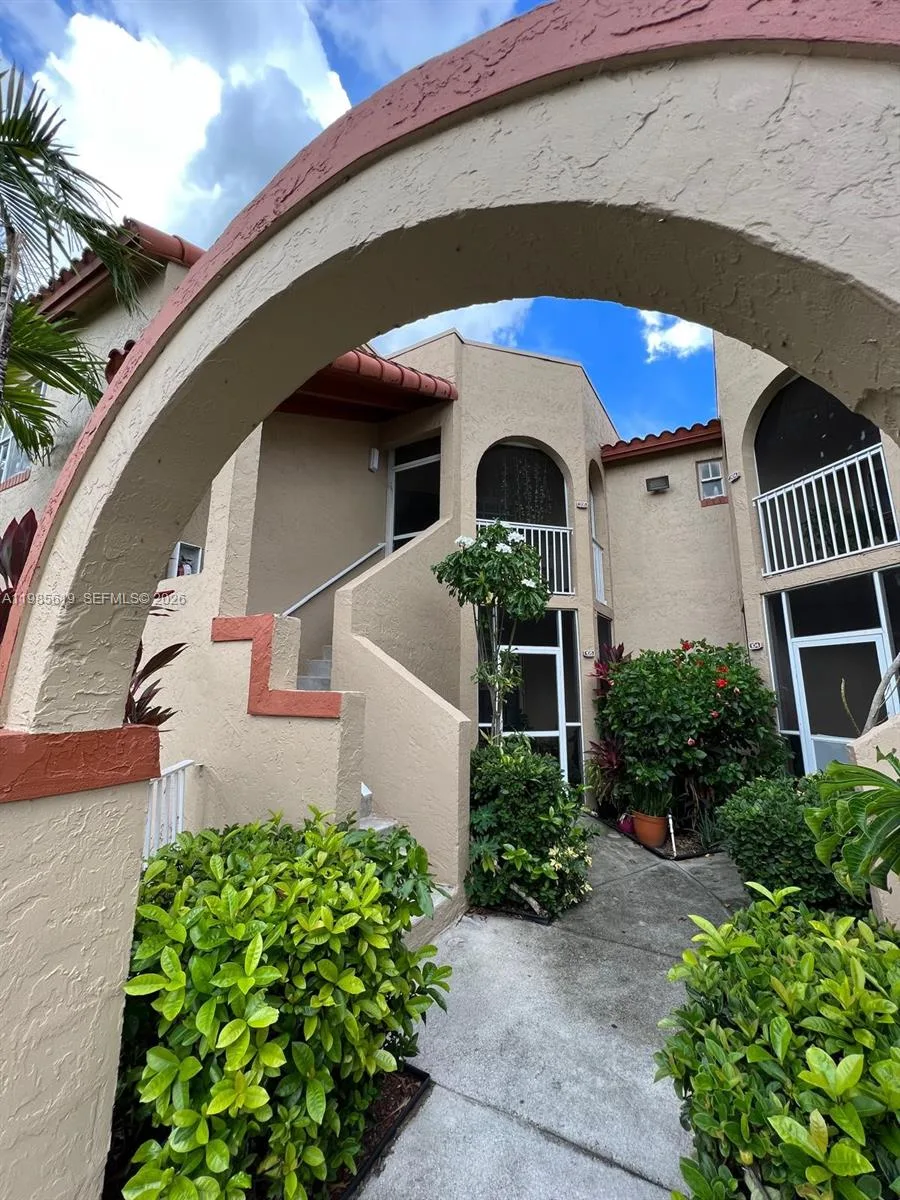8657 SW 5th St # 205, Pembroke Pines, FL 33025