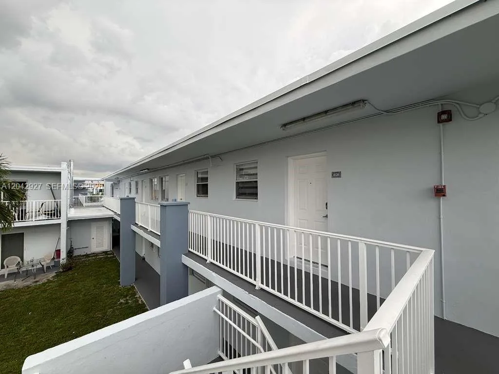 1255 W 49th Pl # H202, Hialeah, FL 33012