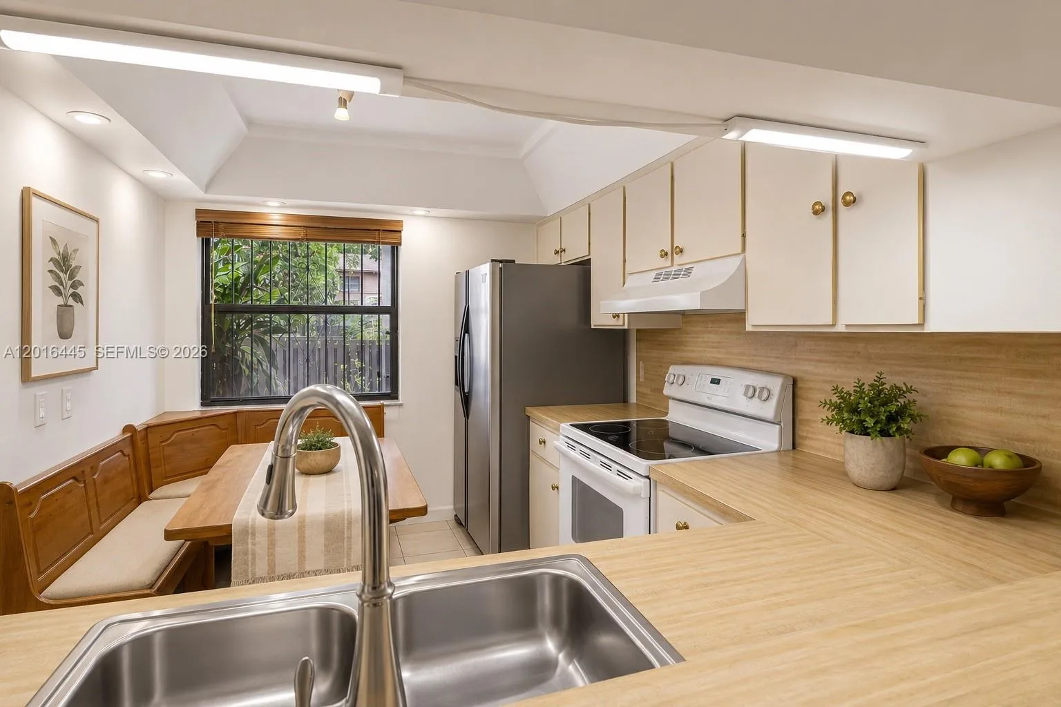 425 W Park Dr # 10, Miami, FL 33172 photo 11