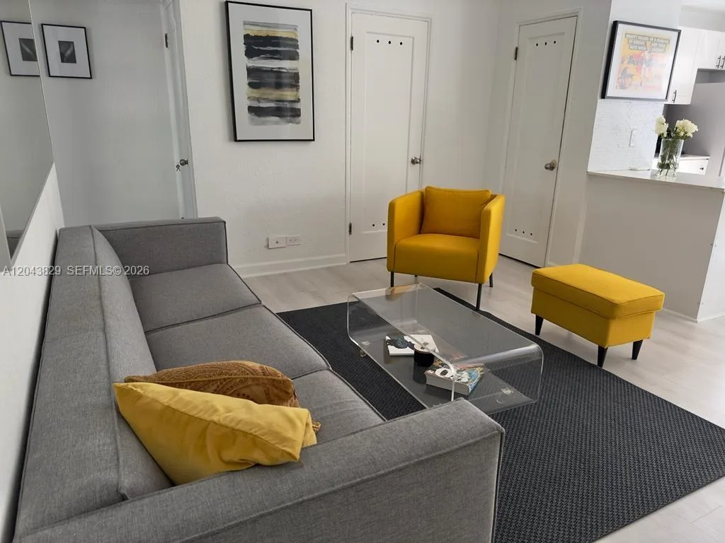 836 10th St # 5, Miami Beach, FL 33139 photo 2