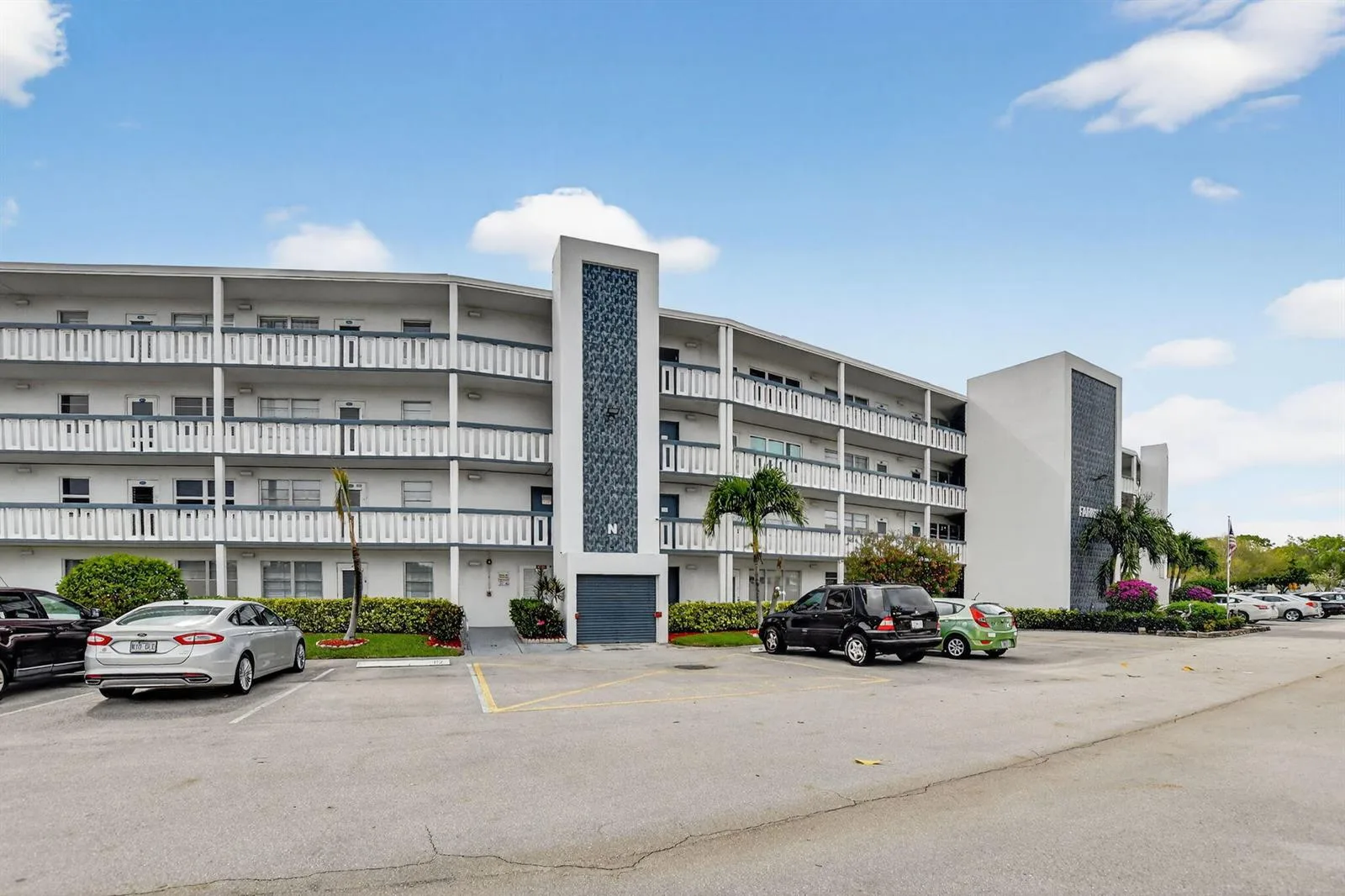 2010 N Farnham N, Deerfield Beach, FL 33442 photo 2