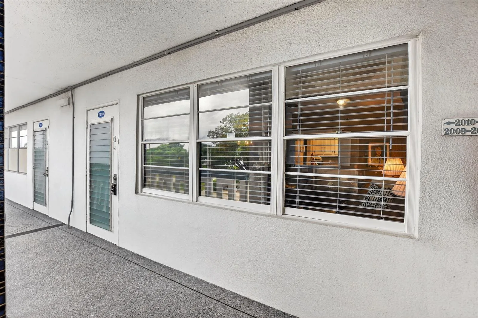 2010 N Farnham N, Deerfield Beach, FL 33442 photo 3