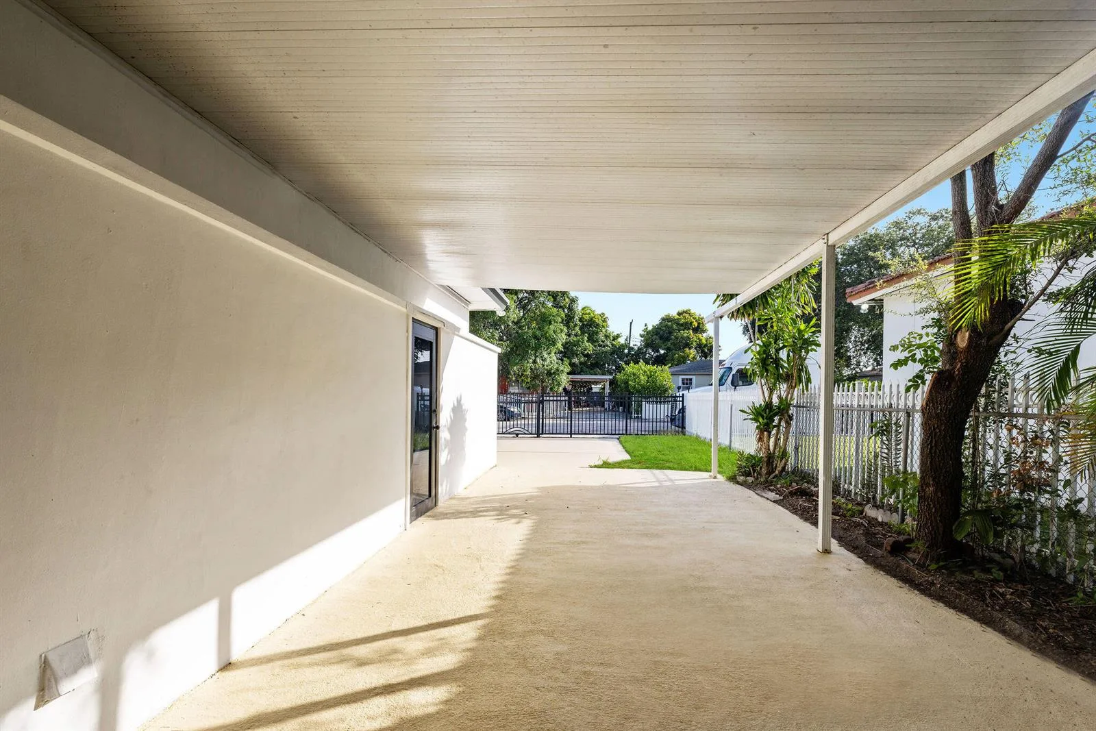 9001 NW 32nd Ct Road, Miami, FL 33147 photo 11