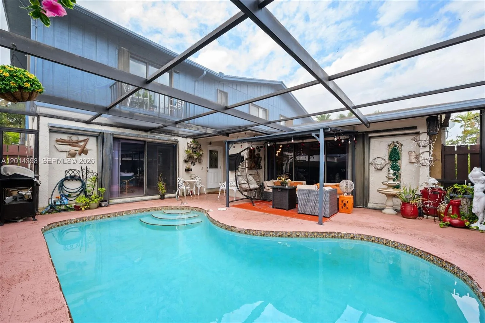 4582 Holly Lake Dr, Lake Worth, FL 33463