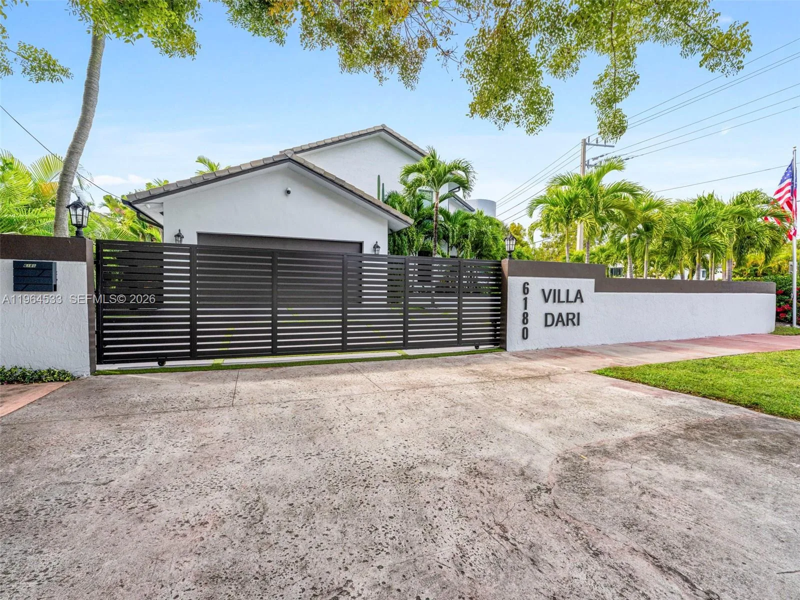 6180 Pine Tree Dr, Miami Beach, FL 33140 photo 3