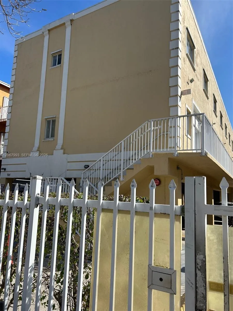 928 SW 3 # 207, Miami, FL 33130 photo 2