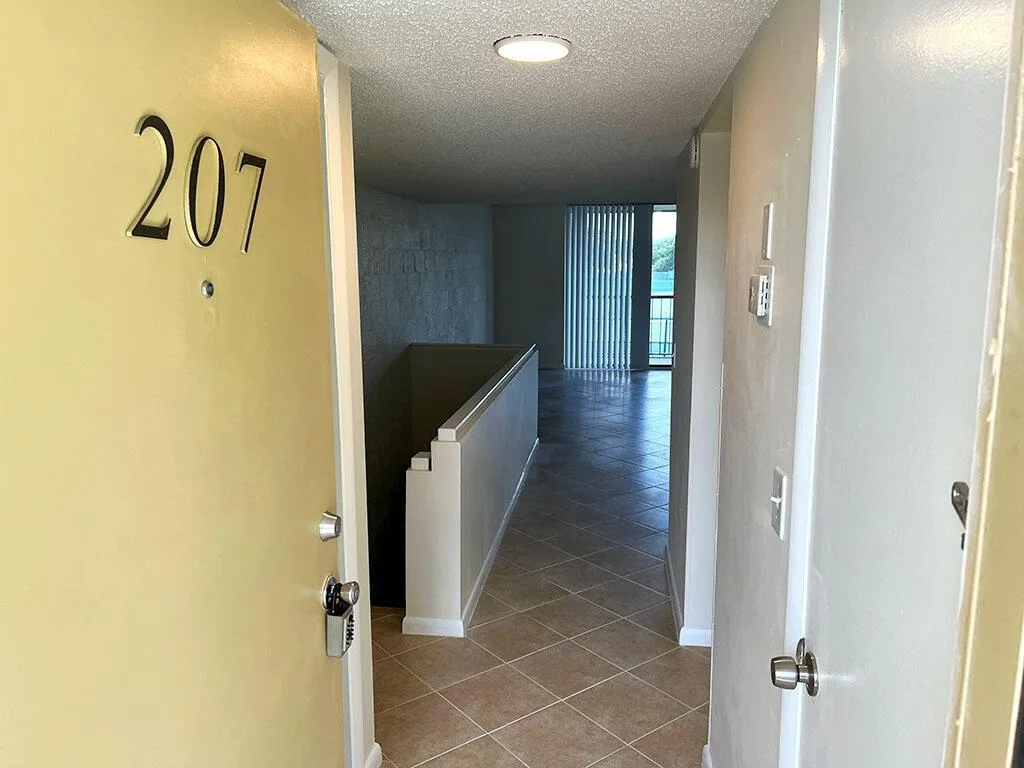 2828 Tennis Club Drive # 207, West Palm Beach, FL 33417