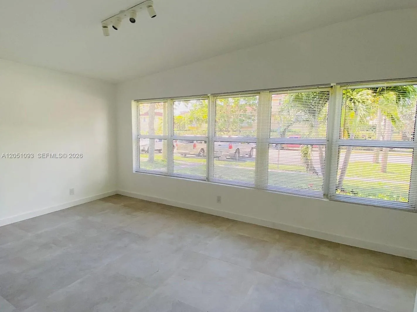 2001 NE 167th St # 1, North Miami Beach, FL 33162 photo 3