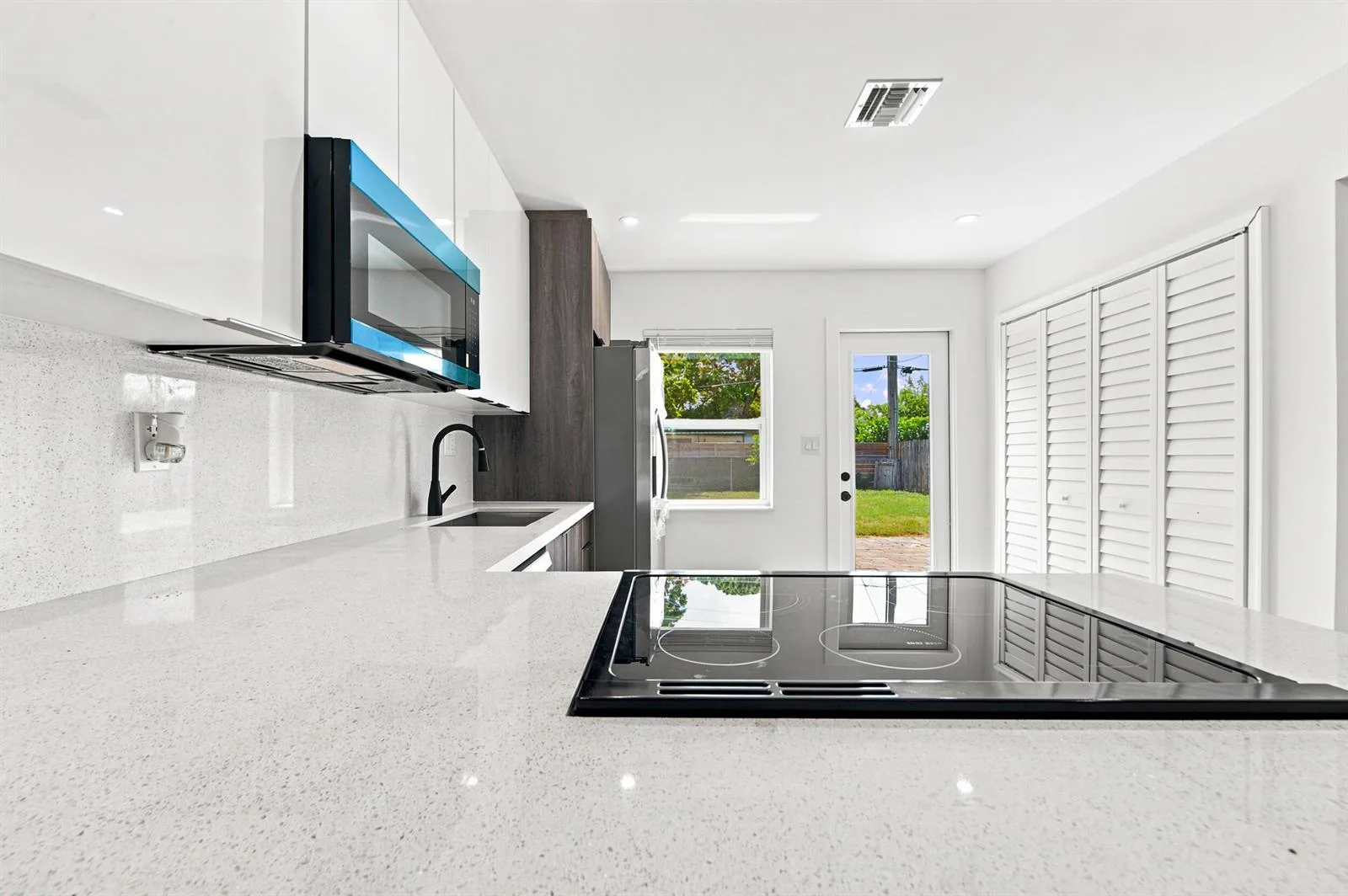 4841 NE 5th Terrace, Fort Lauderdale, FL 33334 photo 8
