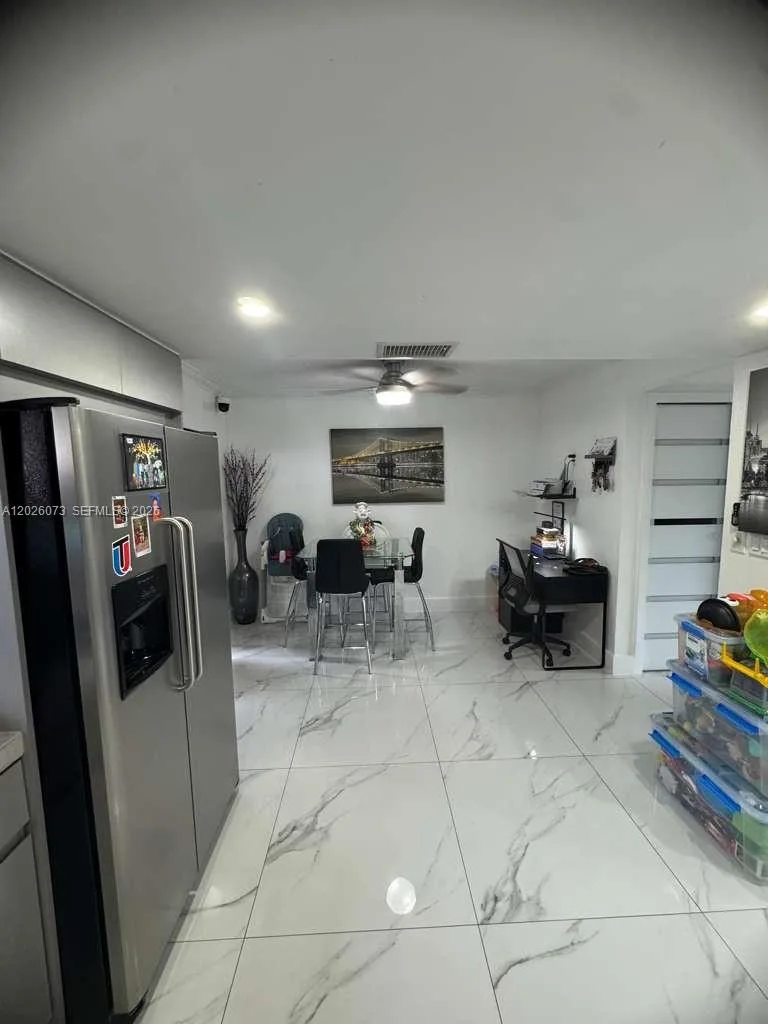 8430 NW 8th St # B11, Miami, FL 33126 photo 6