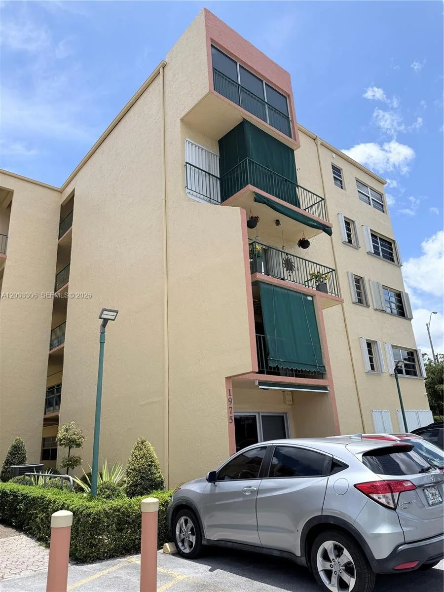 1975 W 44th Pl # 401, Hialeah, FL 33012
