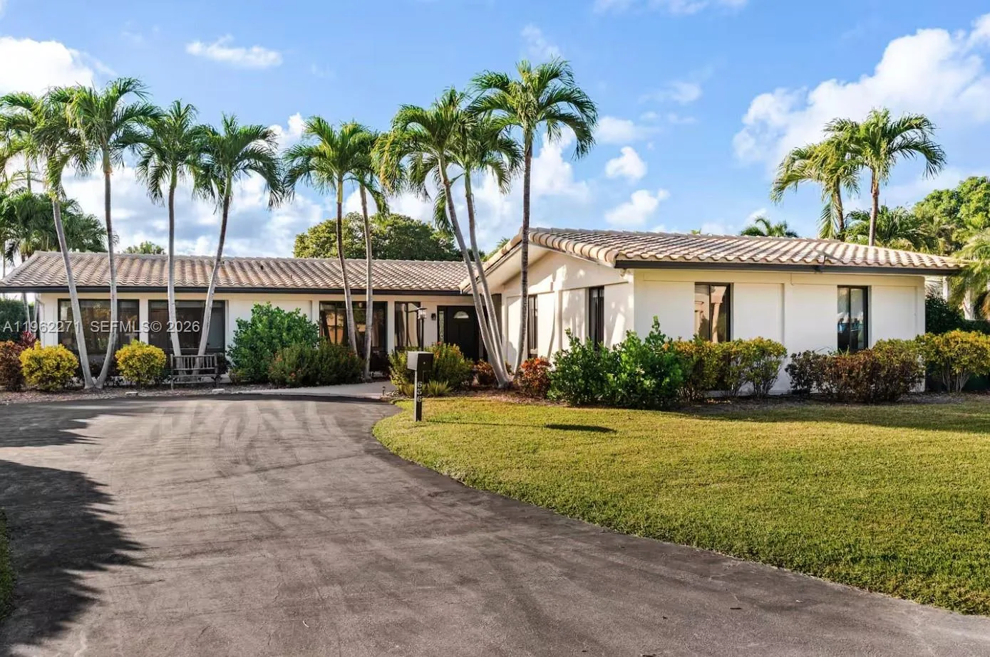 636 Hibiscus Dr, Hallandale Beach, FL 33009 photo 11