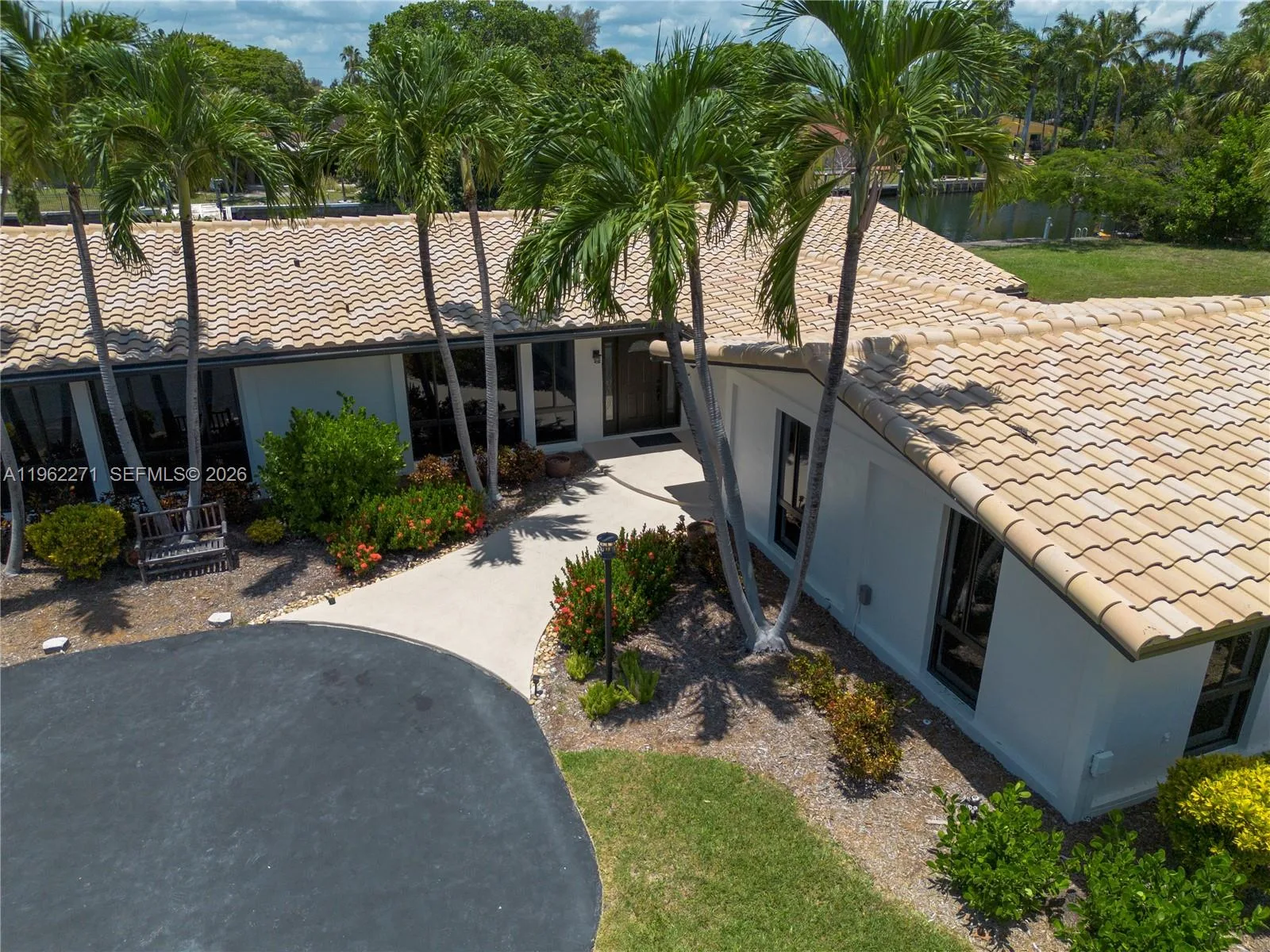 636 Hibiscus Dr, Hallandale Beach, FL 33009 photo 13