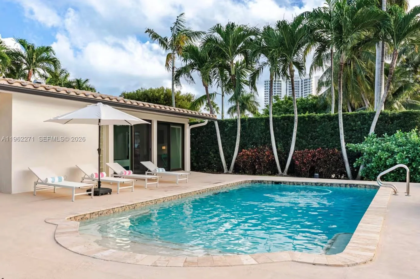 636 Hibiscus Dr, Hallandale Beach, FL 33009 photo 8