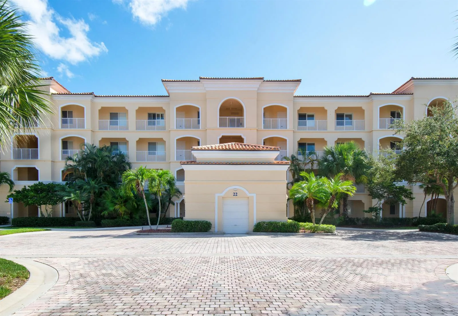22 Harbour Isle Drive W # 204, Fort Pierce, FL 34949