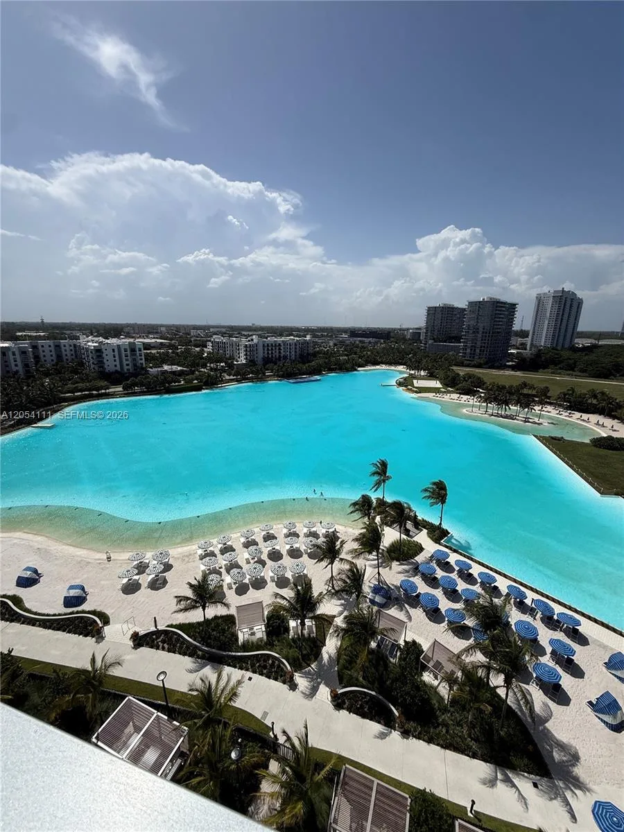 2411 Laguna Cir # 910, Miami, FL 33181