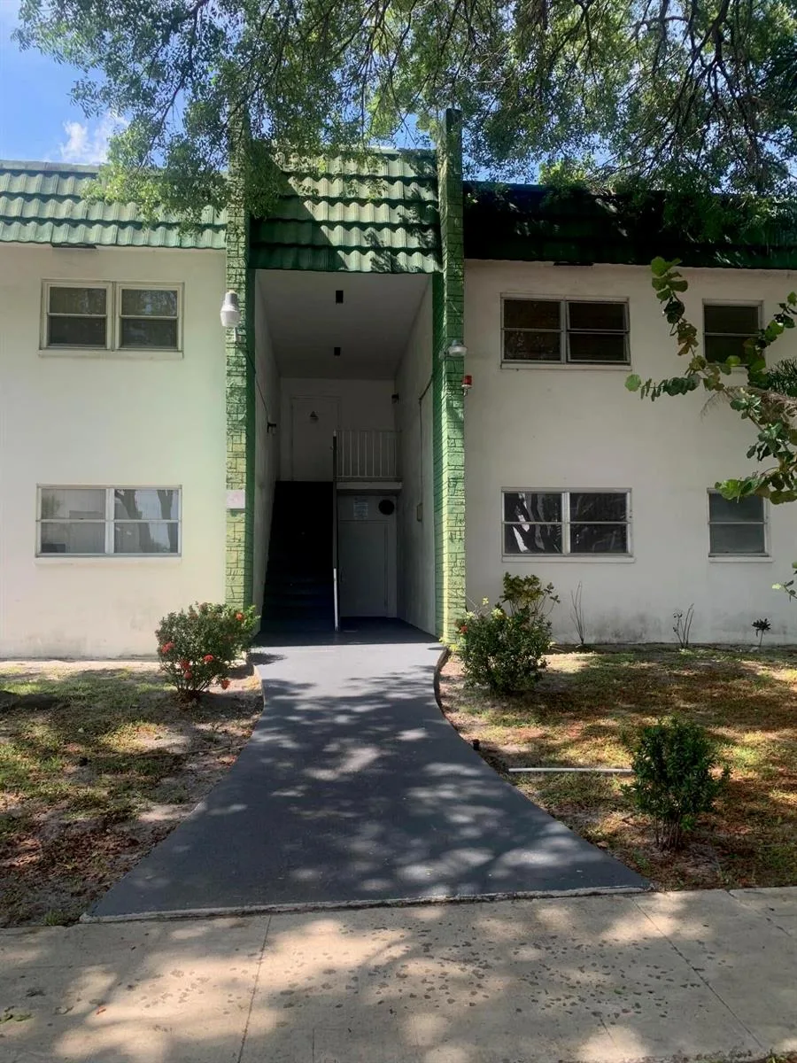 4821 NW 22nd Court NW # 100, Lauderhill, FL 33313