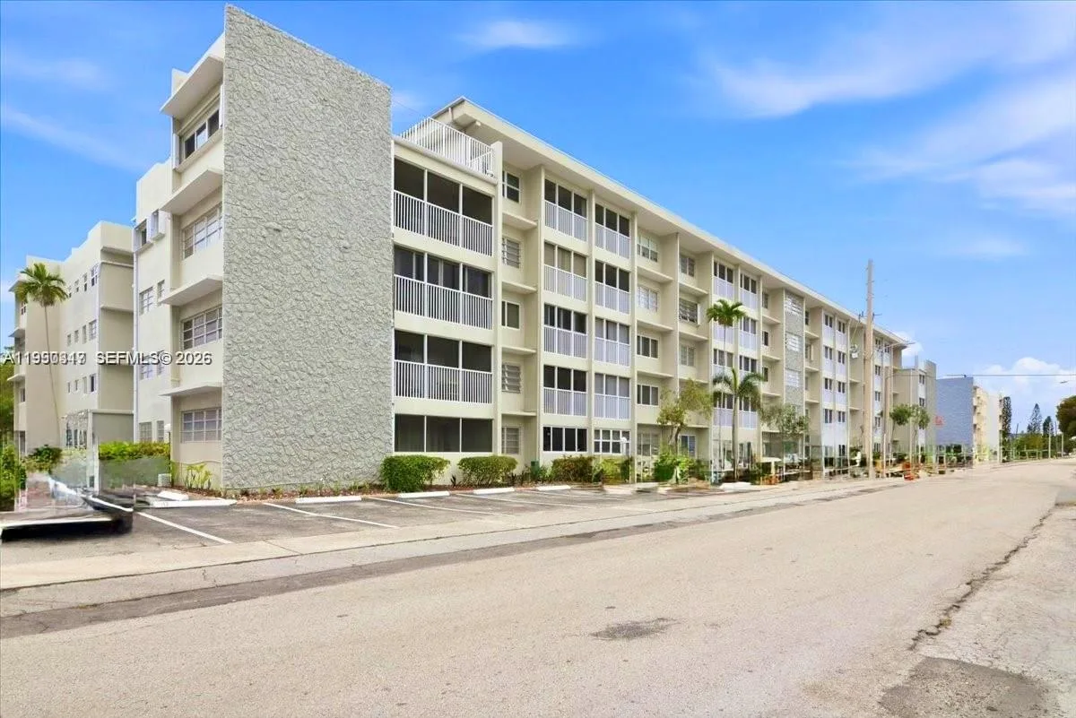 330 SE 2nd St # 101G, Hallandale Beach, FL 33009