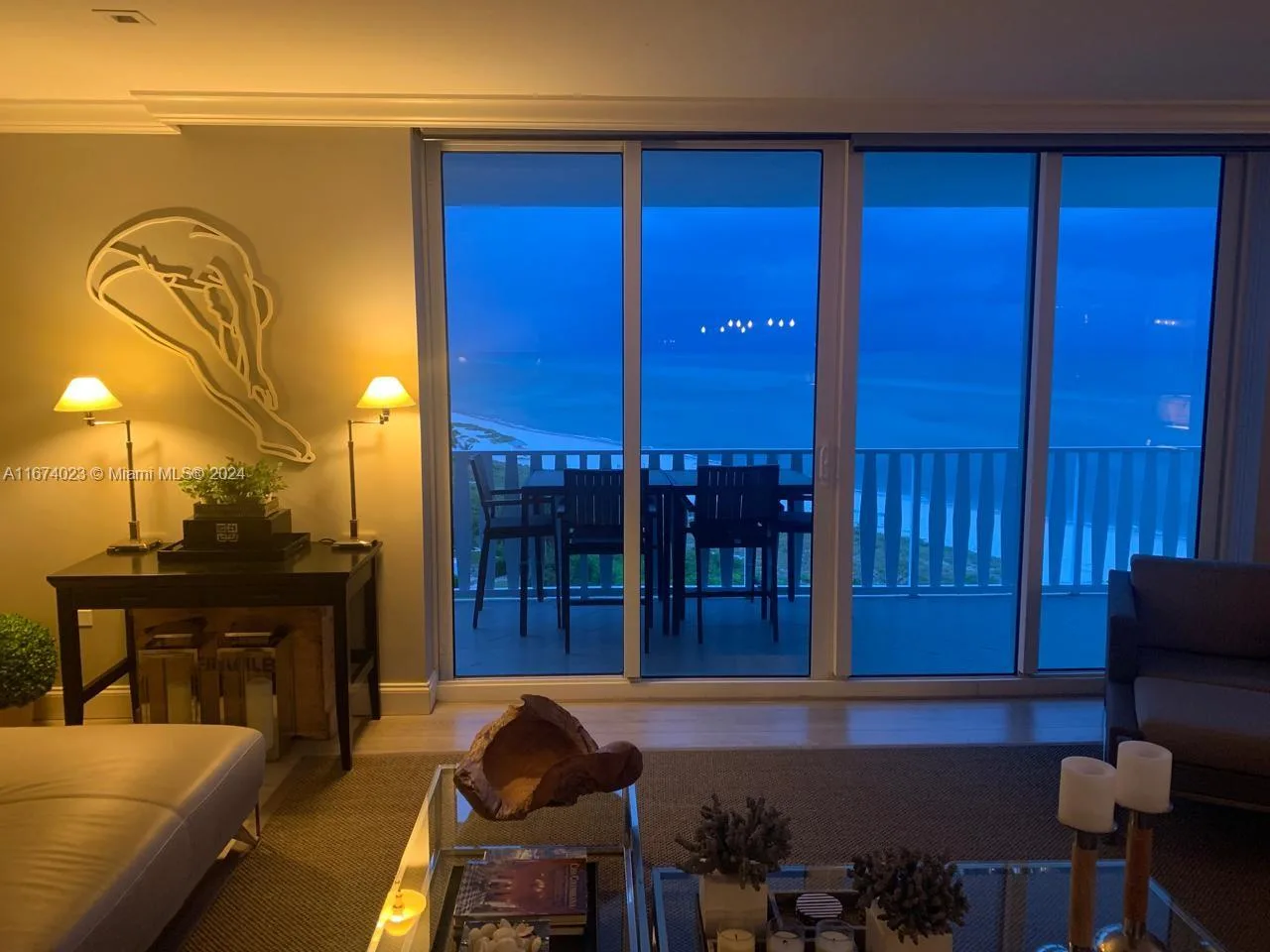 Island House – photo 22