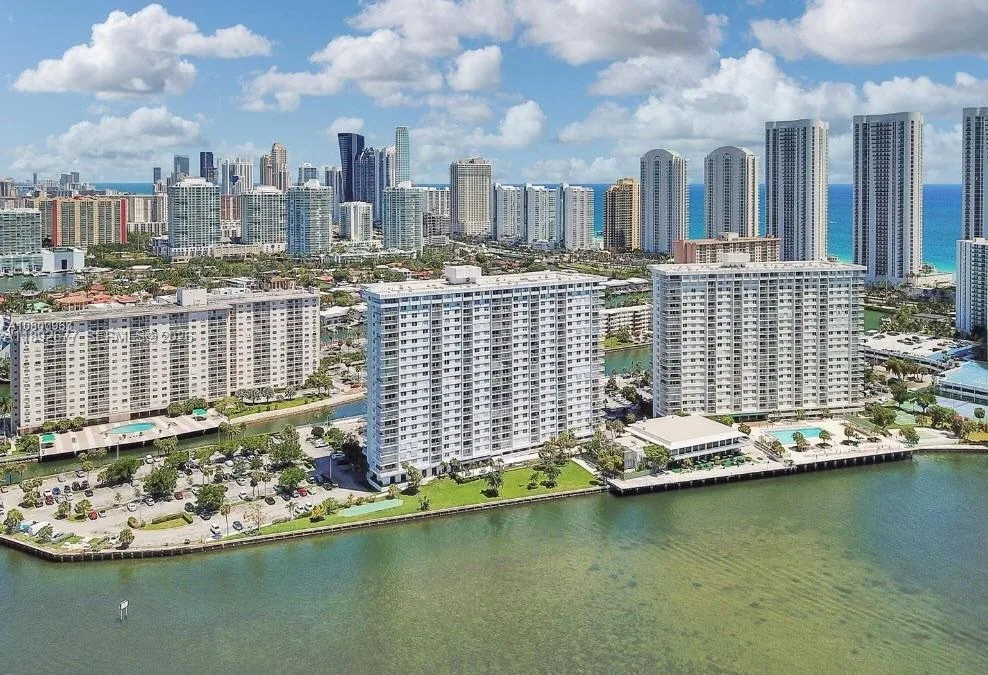 500 Bayview Dr # 222, Sunny Isles Beach, FL 33160