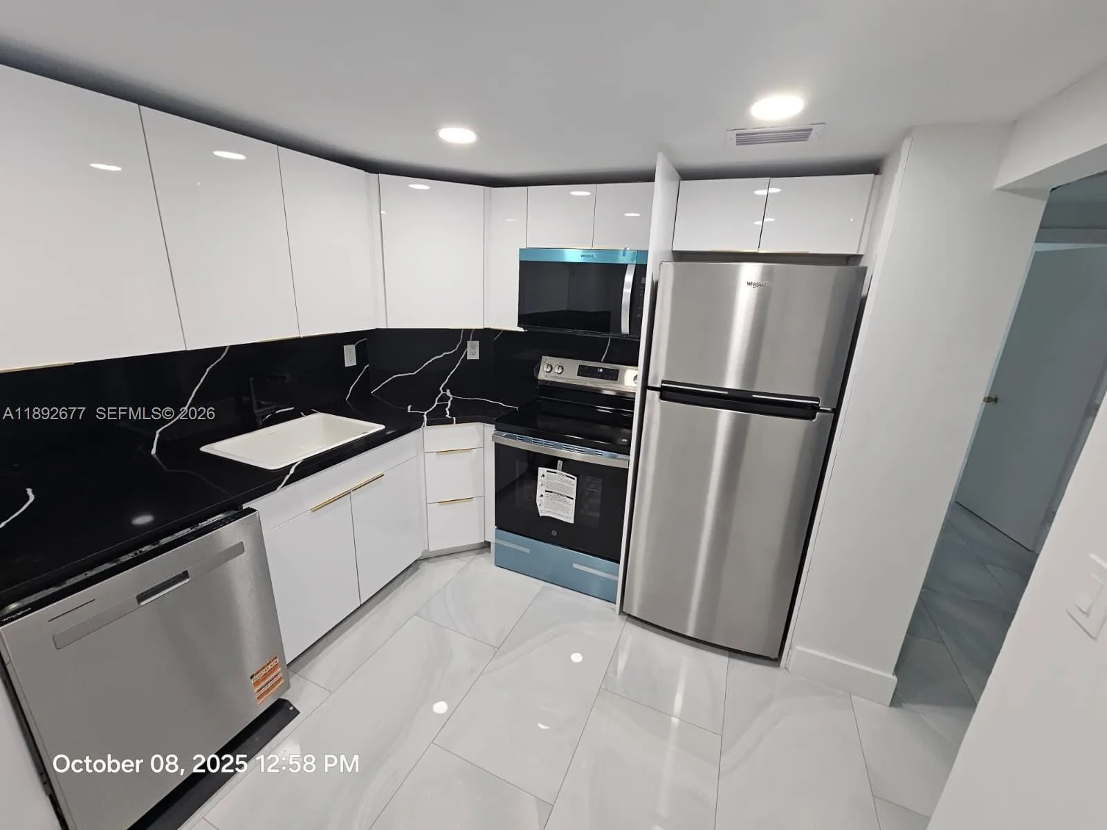 500 Bayview Dr # 222, Sunny Isles Beach, FL 33160 photo 5