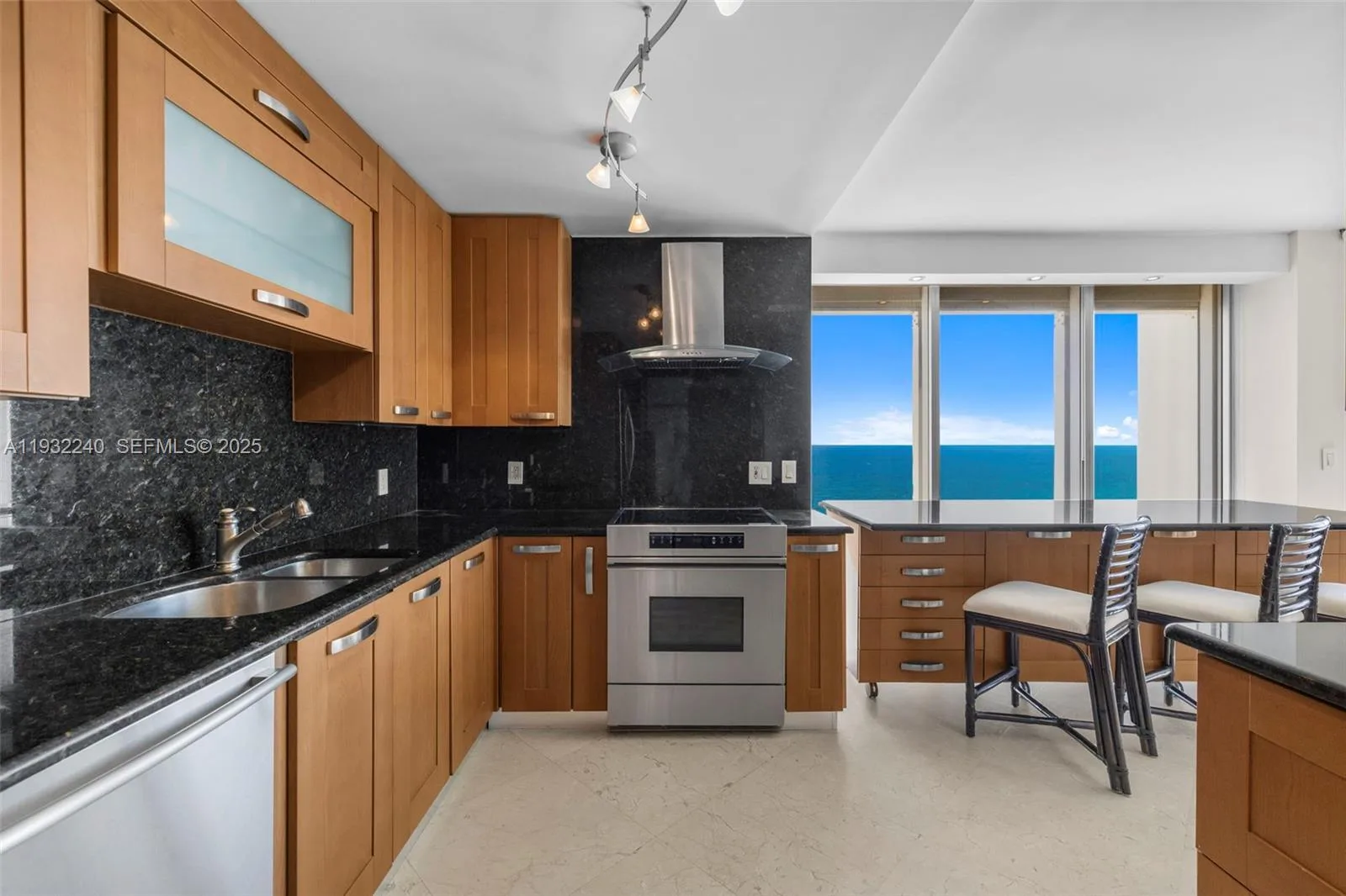 881 Ocean Dr # 20A, Key Biscayne, FL 33149 photo 11