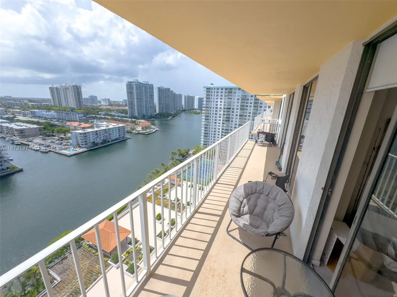 290 174th St # 1902, Sunny Isles Beach, FL 33160 photo 2