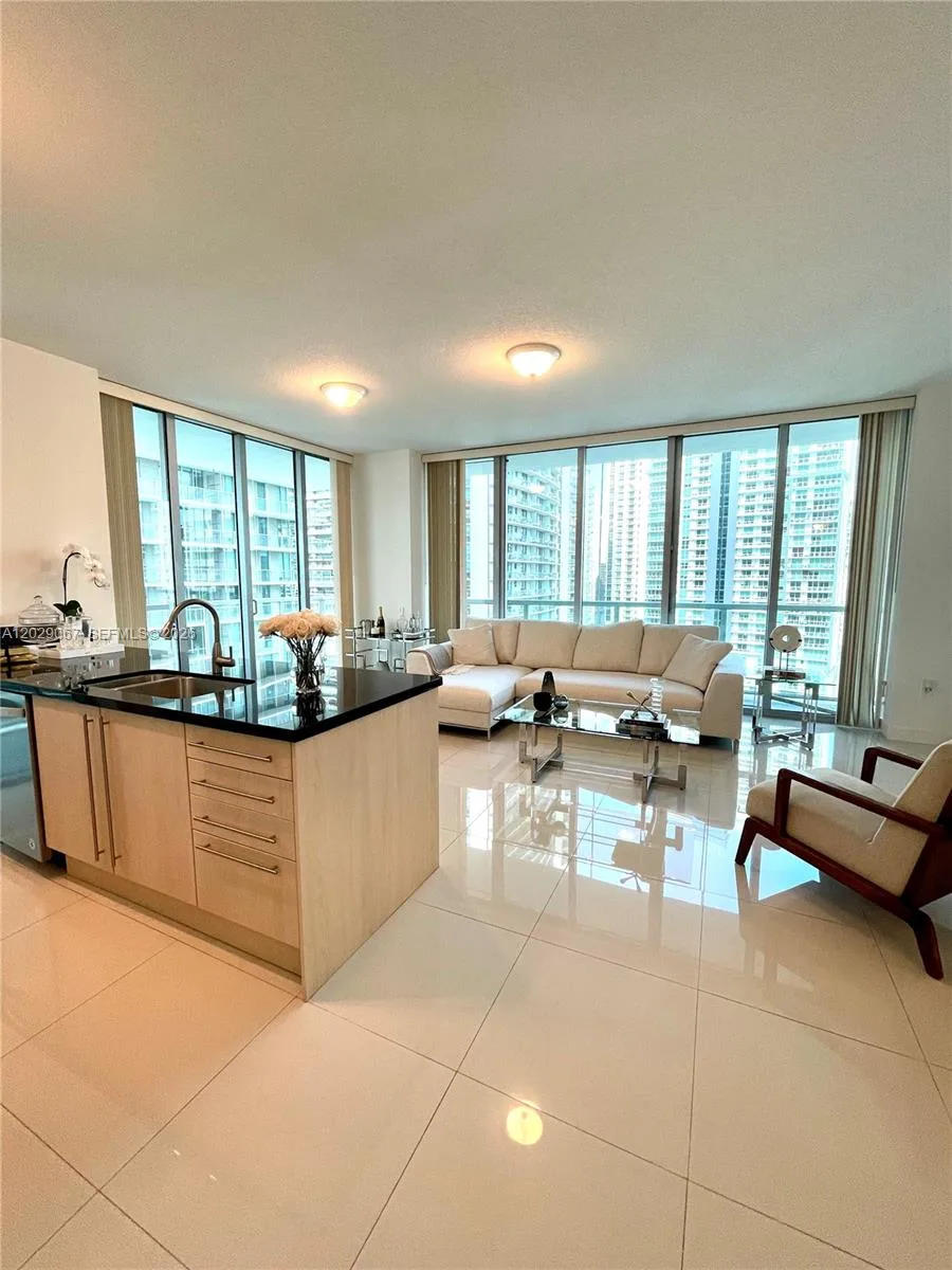 79 SW 12th St # 2407-S, Miami, FL 33130