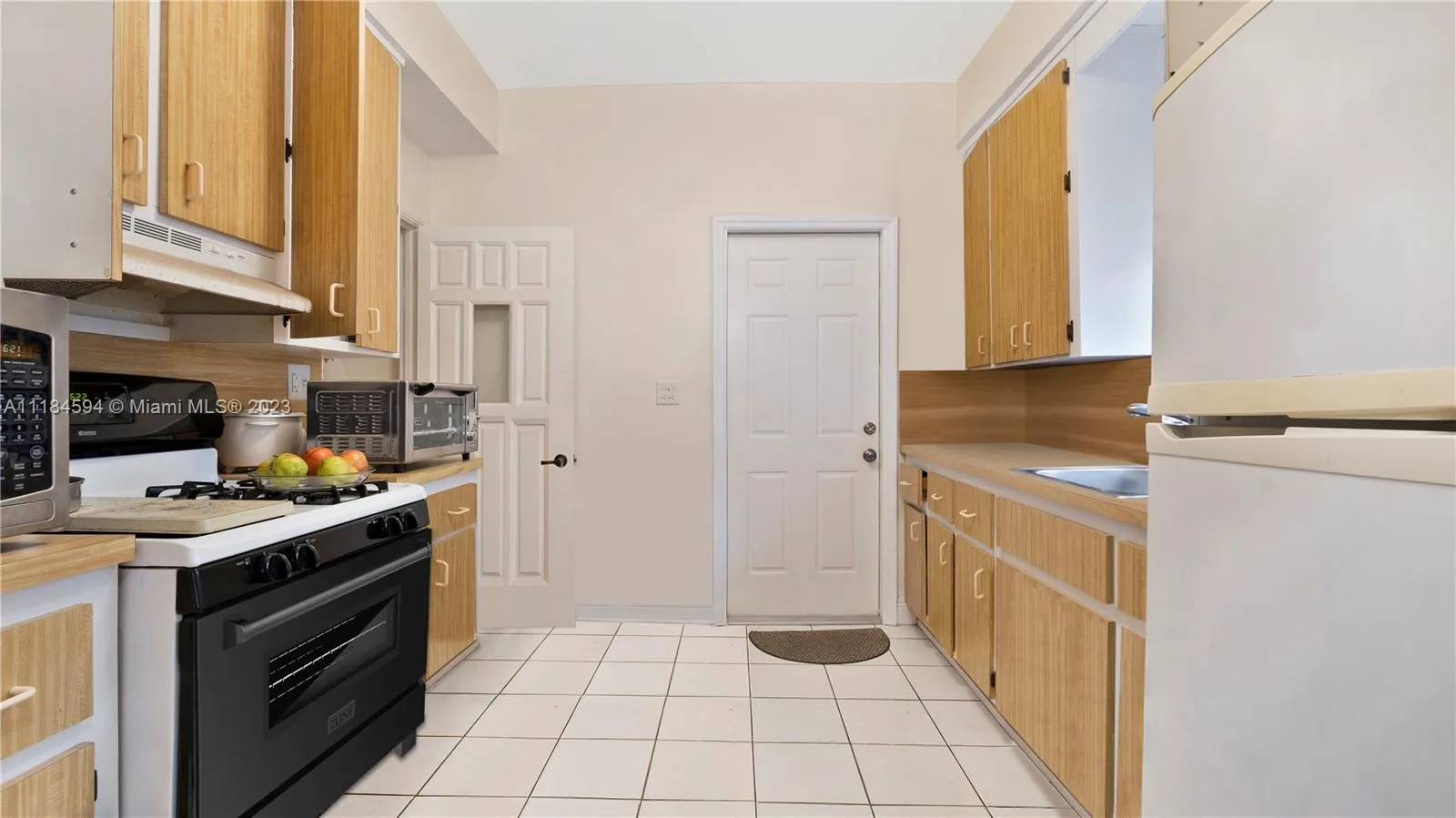 535 W 51st St, Miami Beach, FL 33140 photo 12