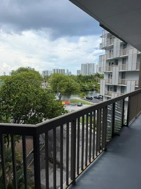 3475 N COUNTRY CLUB Drive # 508, Aventura, FL 33180 photo 2