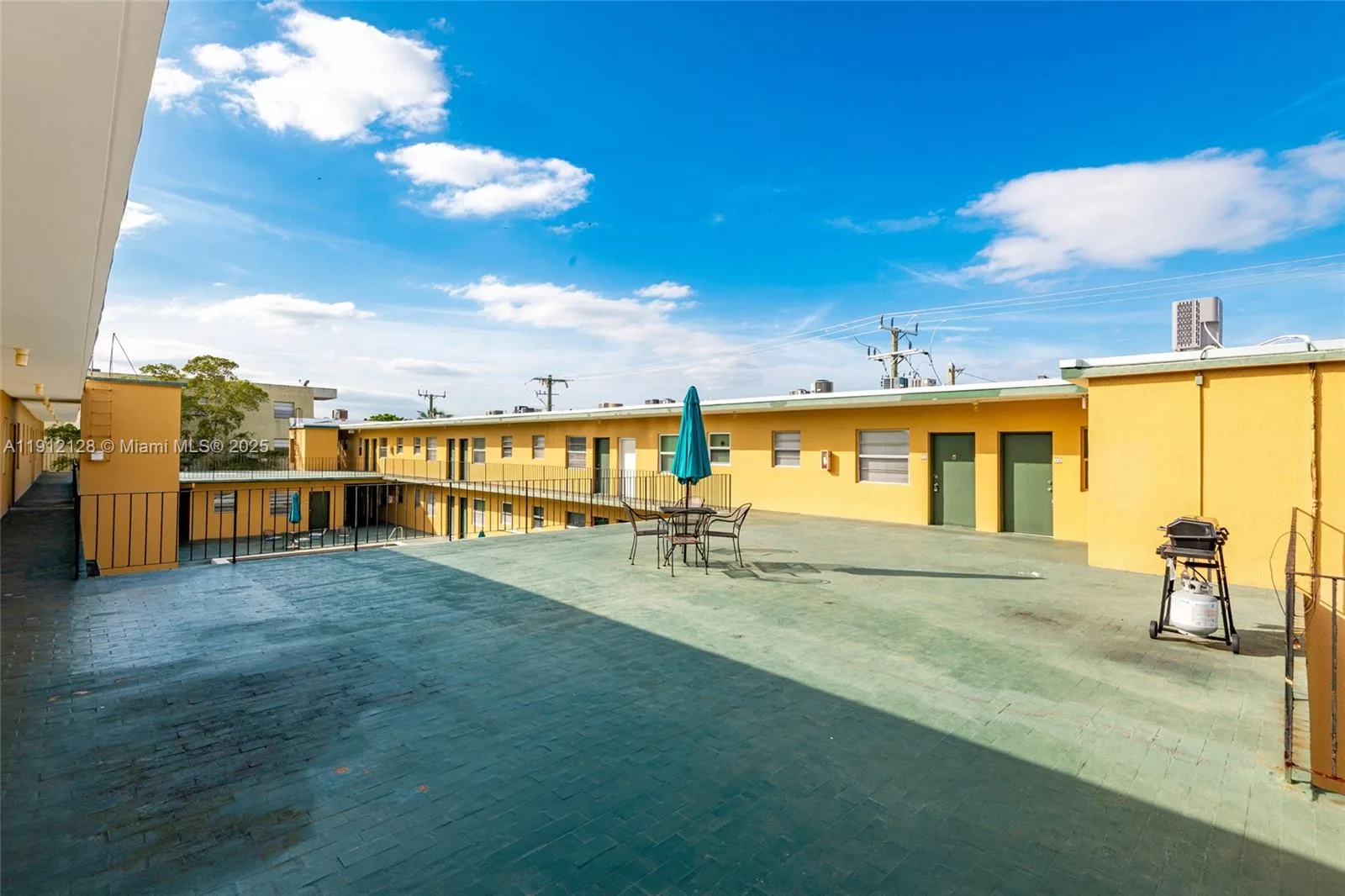 1975 NE 135th St # 3B, North Miami, FL 33181 photo 2