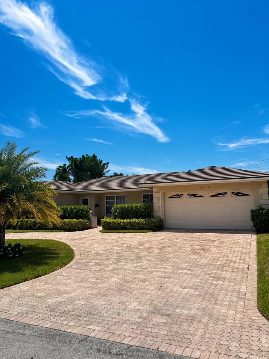 2910 NE 39TH Court, Lighthouse Point, FL 33064