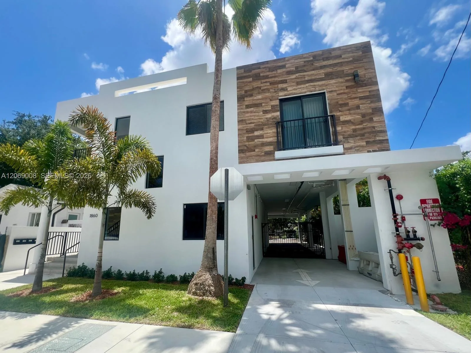1860 NW 19th St # 101, Miami, FL 33125