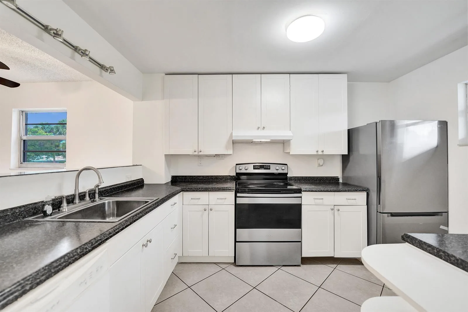 1100 NW 87th Avenue # 208, Coral Springs, FL 33071